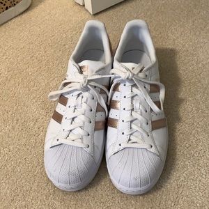 Women’s Adidas Superstar in rose gold